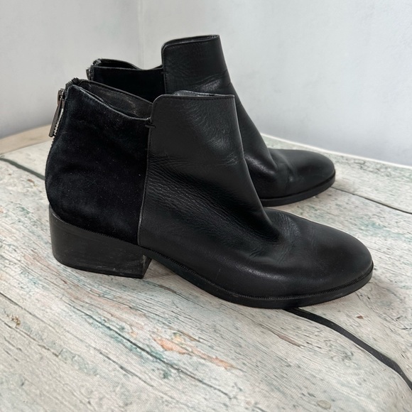 Cole Haan 8B black leather ankle boots suede flats fall neutral business casual - Picture 2 of 8